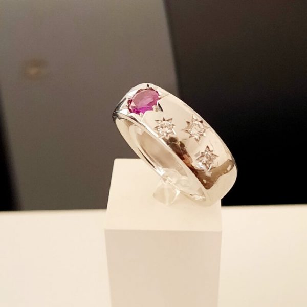 bague saphir rose or blanc 18K et diamants