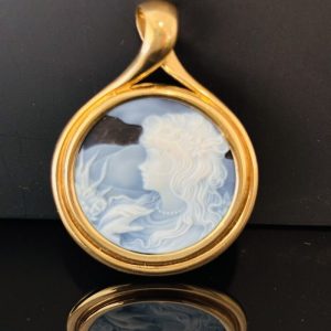 pendentif camée bleu or jaune