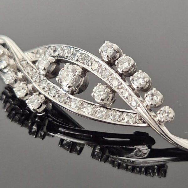 Collier pendentif or blanc et diamants