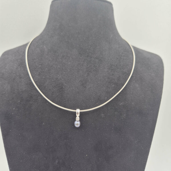 Collier Torque Or Blanc Brillant Perle Tour de coup